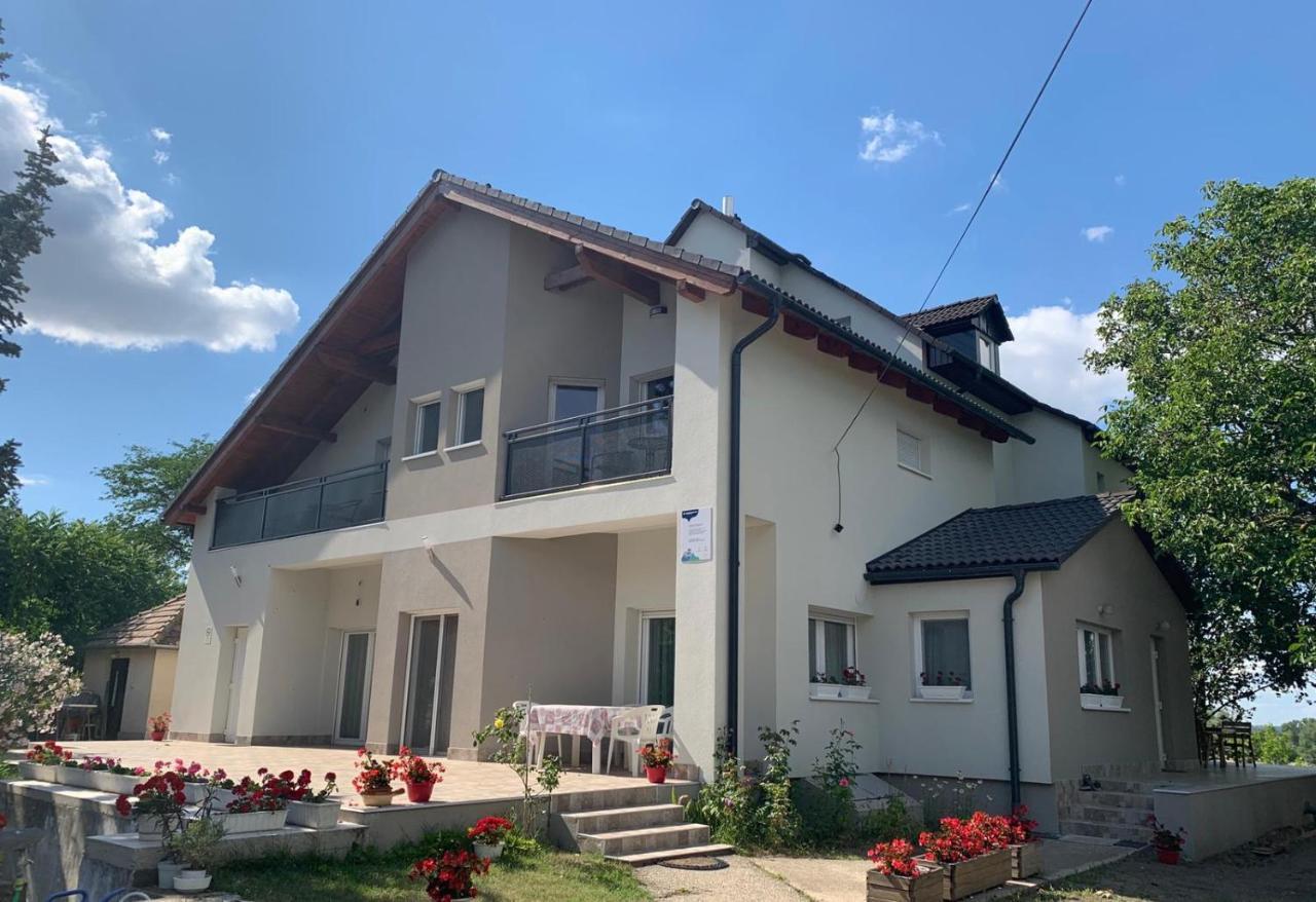 Monostor Panzio Bed & Breakfast Komarom Exterior photo